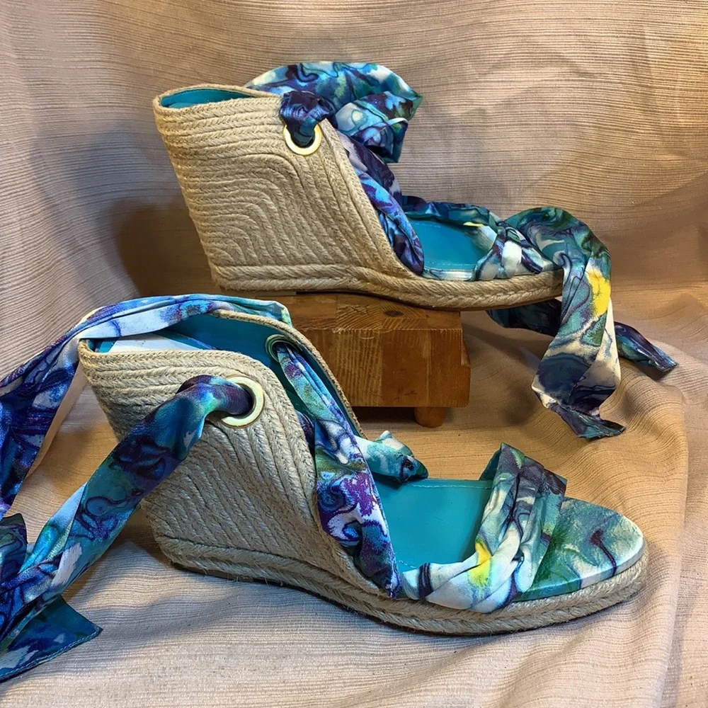 BCBG Generation NWT wedge silky wrap around scarf